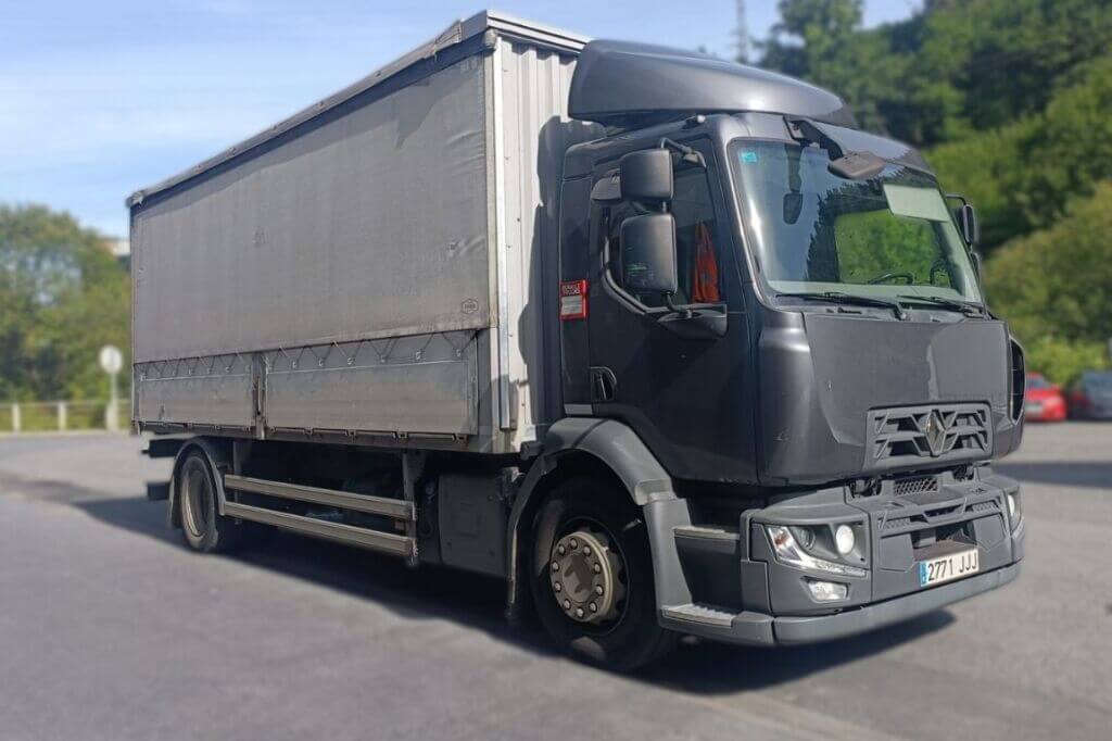 camión con lona transporte en Euskadi